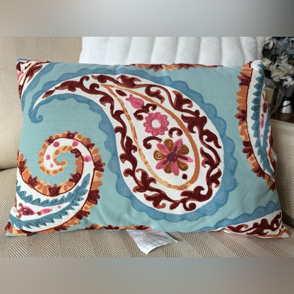 Better Homes And Gardens Accents Better Homes And Gardens Embroidered Accent Pillow Nwt